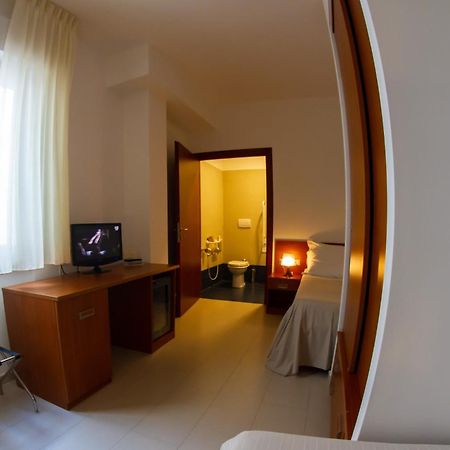 Hotel Miramare Latina Camera foto