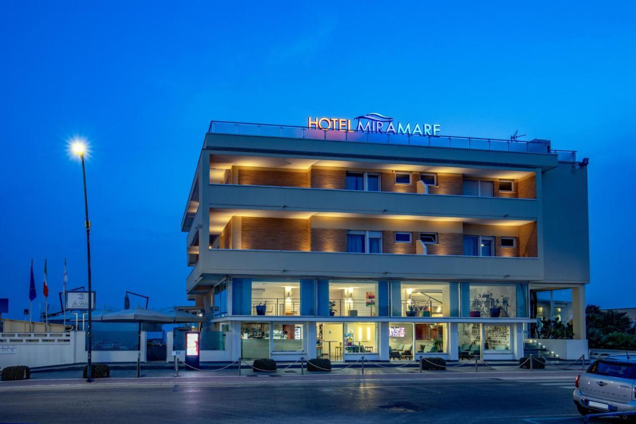 Hotel Miramare Latina Esterno foto