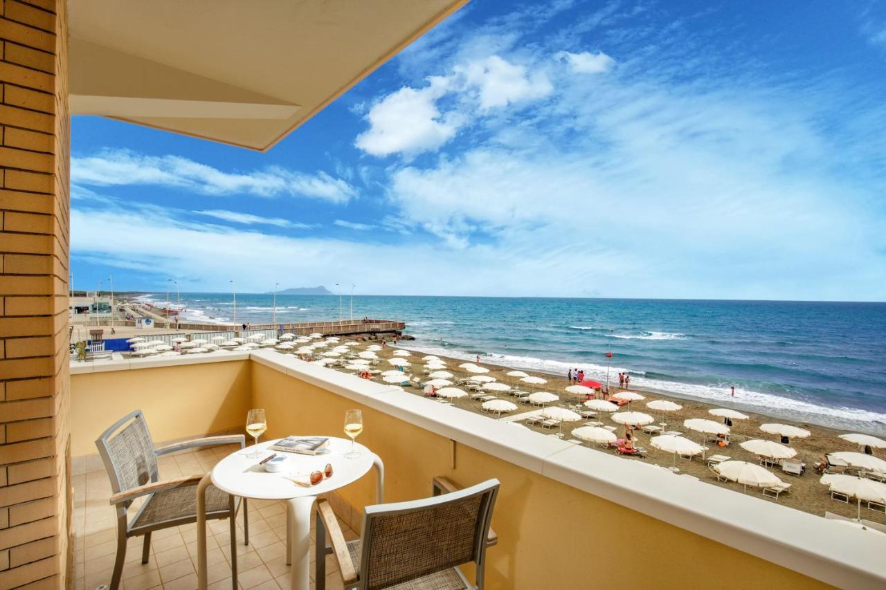 Hotel Miramare Latina Esterno foto