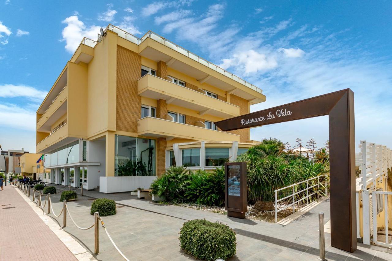 Hotel Miramare Latina Esterno foto