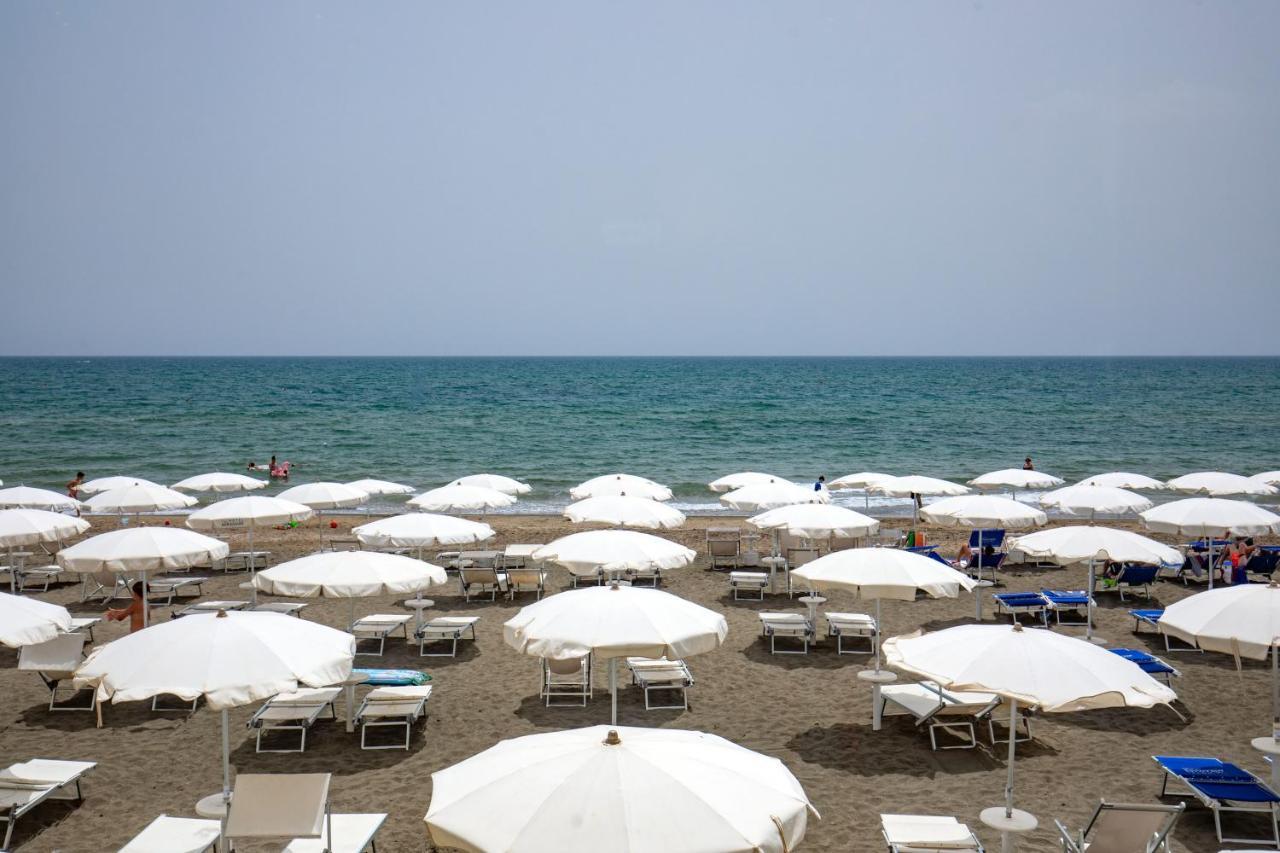 Hotel Miramare Latina Esterno foto