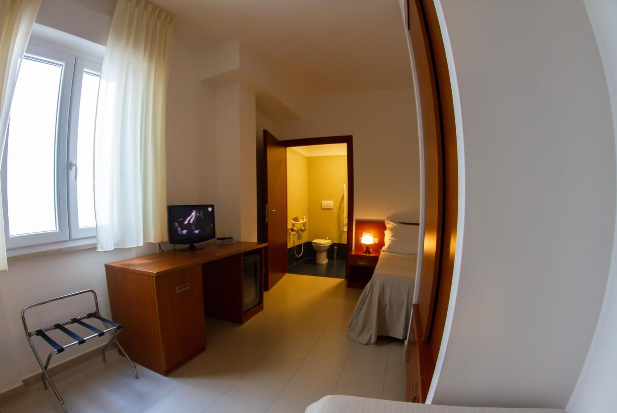 Hotel Miramare Latina Camera foto