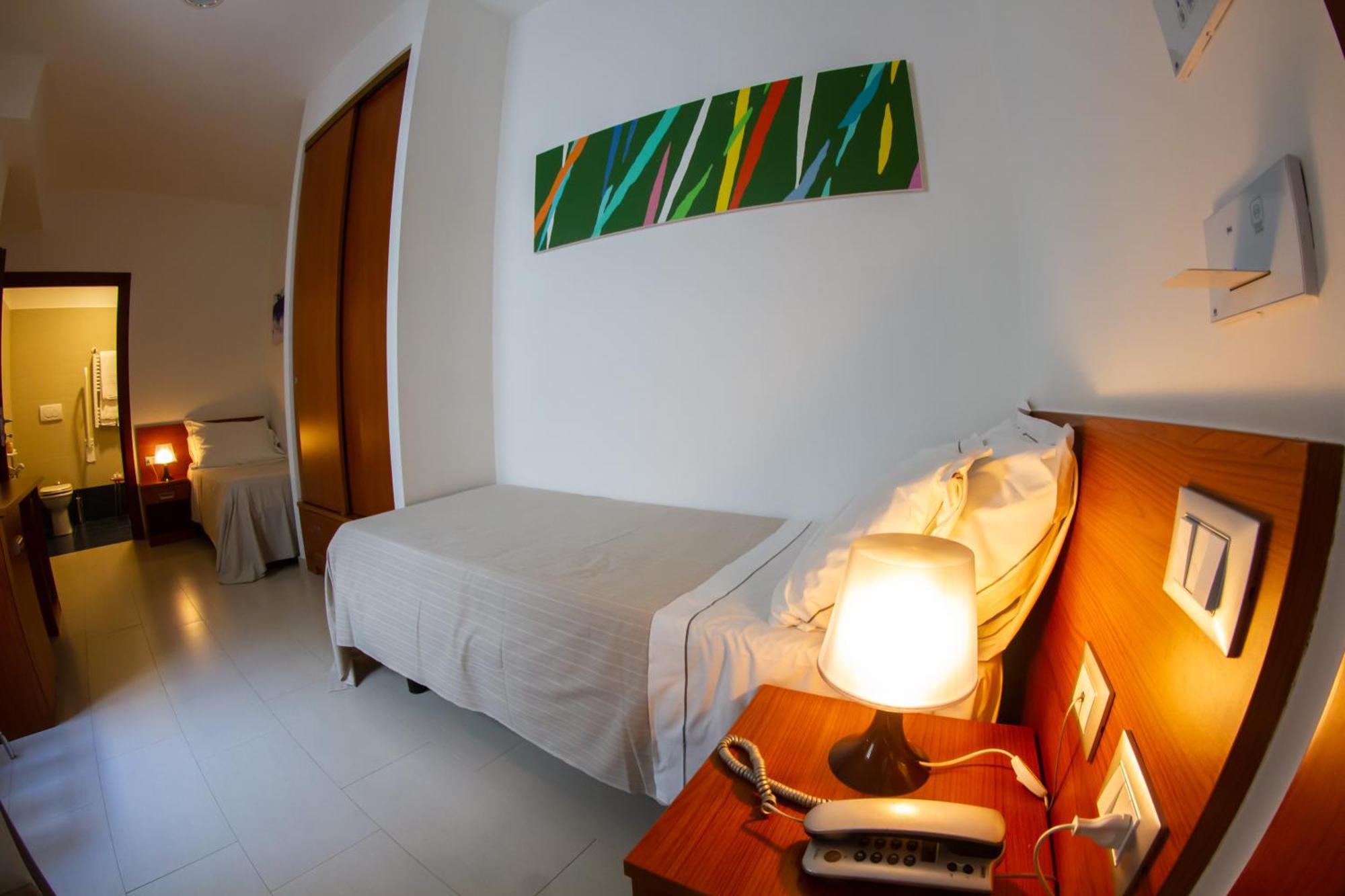 Hotel Miramare Latina Camera foto