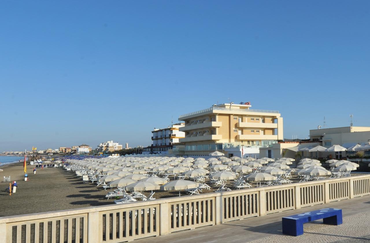 Hotel Miramare Latina Esterno foto