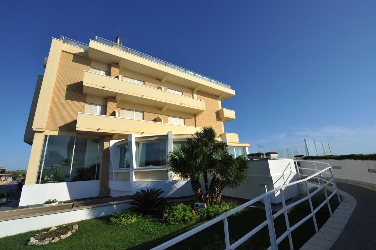 Hotel Miramare Latina Esterno foto