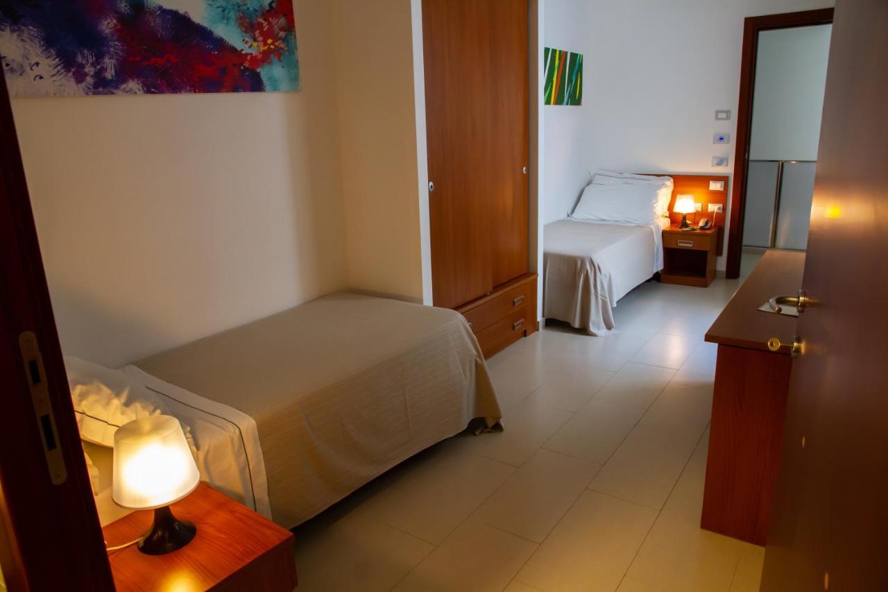 Hotel Miramare Latina Camera foto
